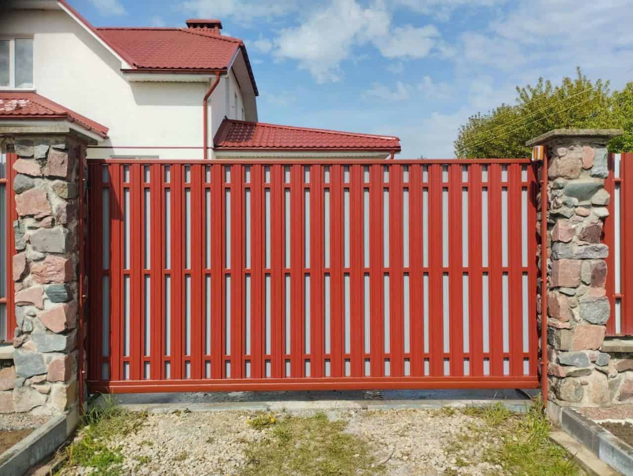 Фото Въездная группа и забор